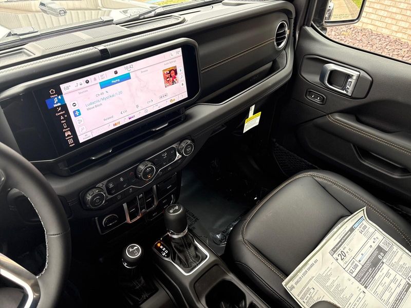 New 2026 Jeep Wrangler 4-door SaharaImage 14