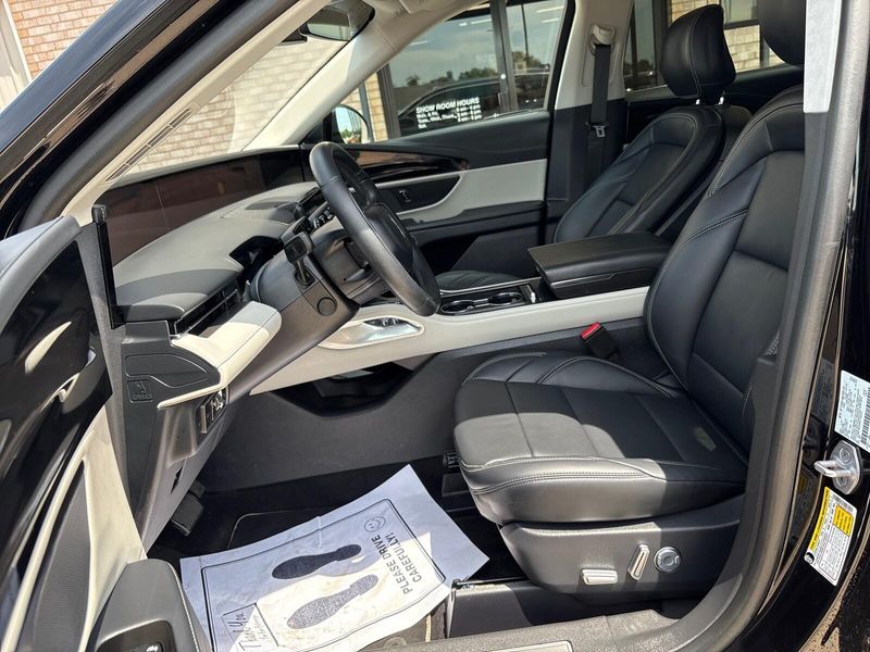 Used 2024 Lincoln Nautilus PremiereImage 3
