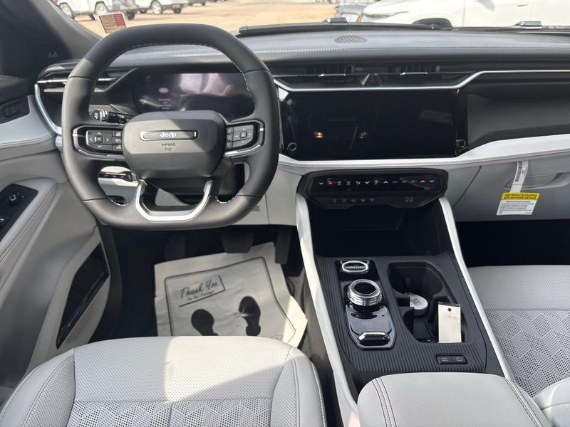 New 2026 Jeep Cherokee Overland 4x4Image 6