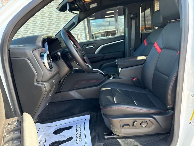 Used 2023 Chevrolet Colorado 4WD Z71Image 3