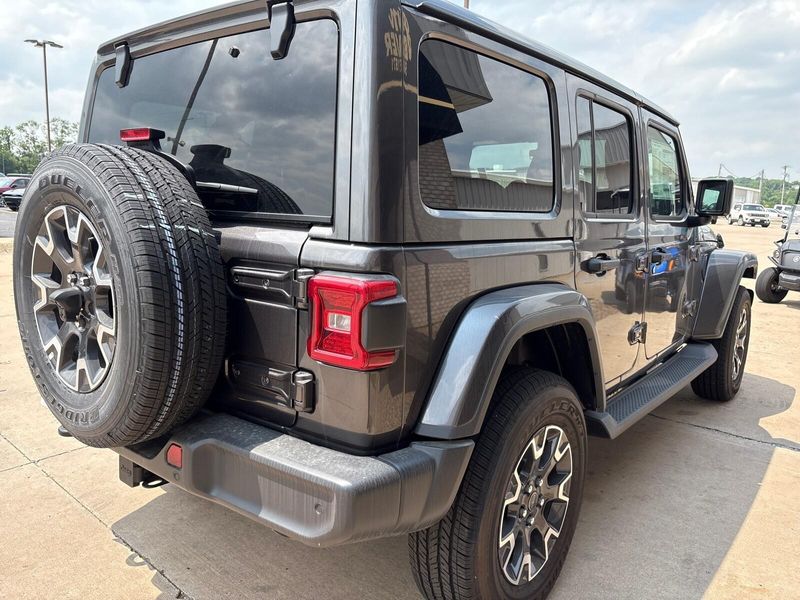 2025 Jeep Wrangler 4-door SaharaImage 8