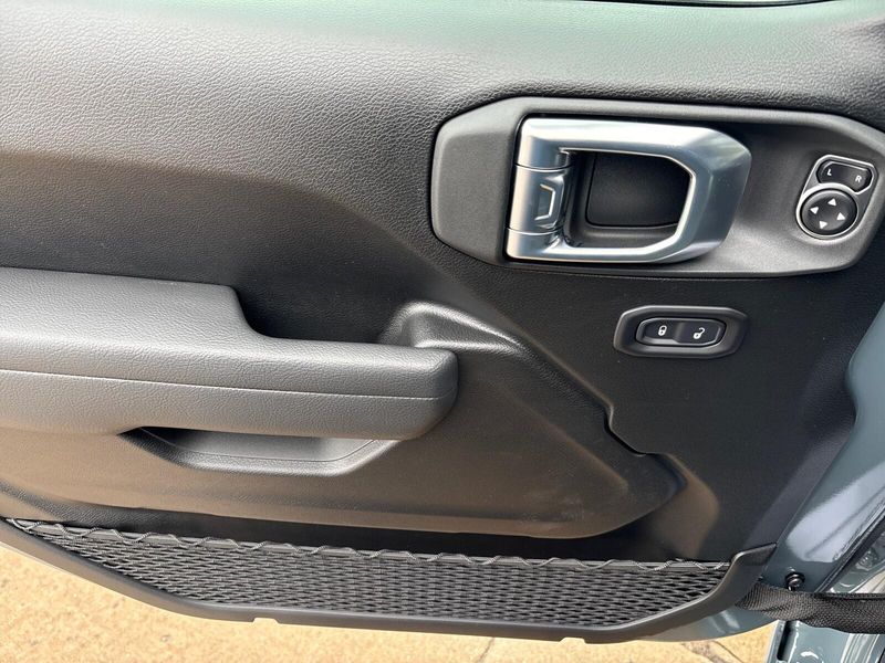 New 2026 Jeep Wrangler 4-door Sport SImage 12