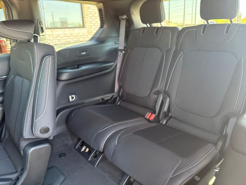 New 2025 Jeep Grand Cherokee L Laredo X 4x4Image 5