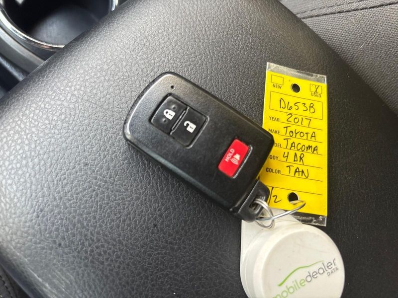 Used 2017 Toyota Tacoma TRD Off RoadImage 25