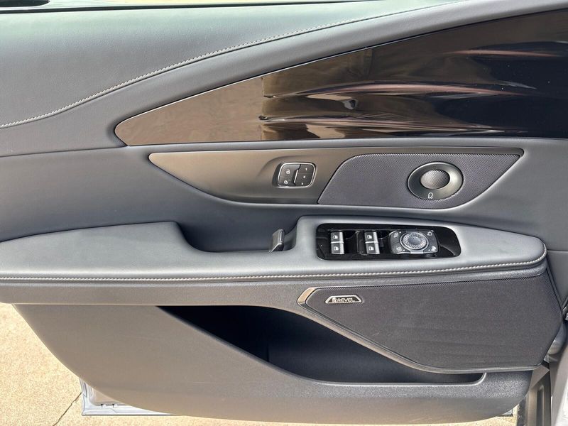 Used 2024 Lincoln Nautilus ReserveImage 14