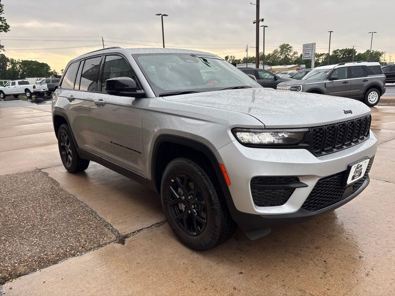 2025 Jeep Grand Cherokee Altitude X 4x4Image 7