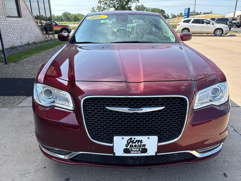 Used 2021 Chrysler 300 Touring LImage 7