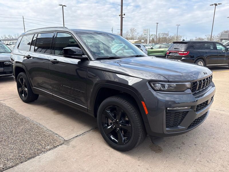 New 2026 Jeep Grand Cherokee L Limited 4x4Image 10