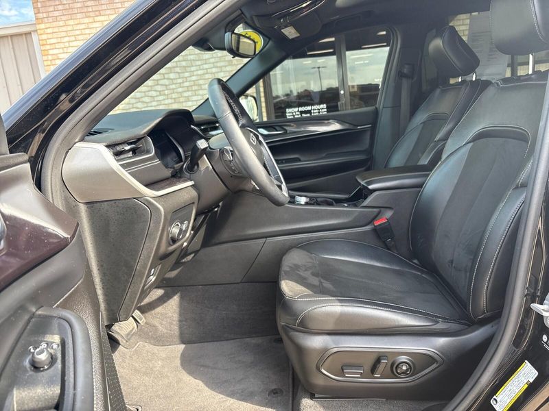 Used 2021 Jeep Grand Cherokee L AltitudeImage 3