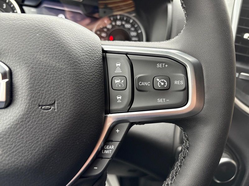 2025 RAM 1500 Big Horn Crew Cab 4x4 5