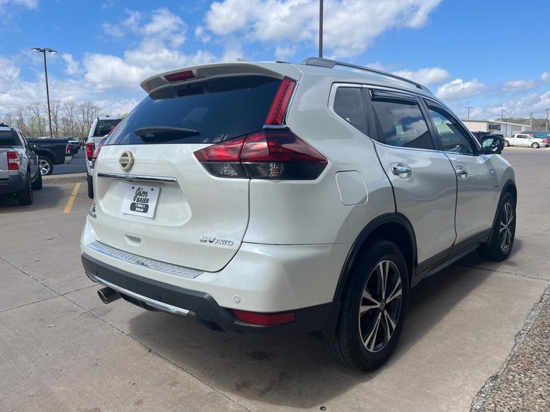 2019 Nissan Rogue SVImage 9