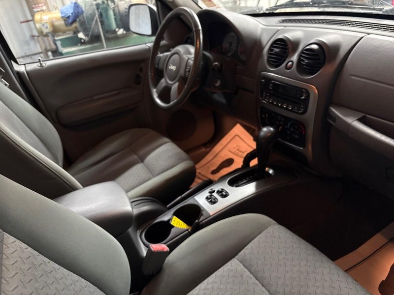 Used 2005 Jeep Liberty RenegadeImage 8