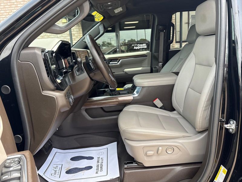 Used 2024 Chevrolet Silverado 1500 RSTImage 3