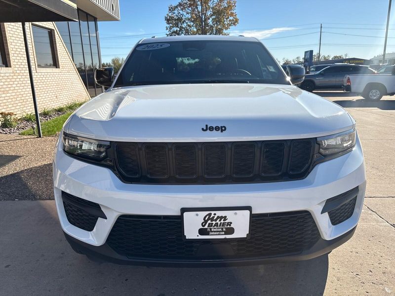 New 2025 Jeep Grand Cherokee Altitude X 4x4Image 6