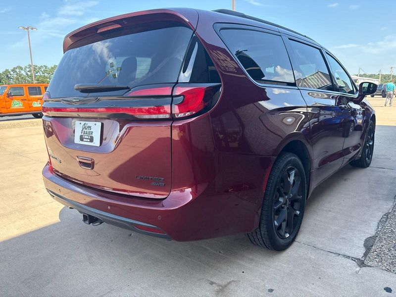 Used 2021 Chrysler Pacifica LimitedImage 10