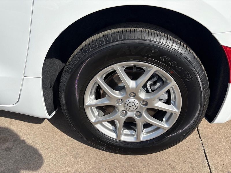 New 2026 Chrysler Pacifica SelectImage 11