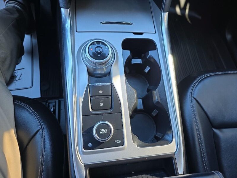 2023 Ford Explorer XLTImage 25