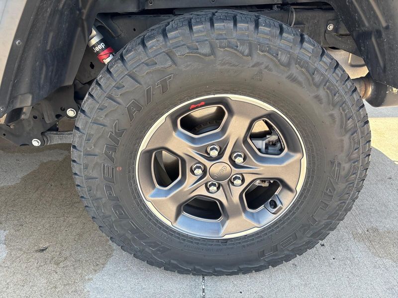Used 2020 Jeep Gladiator RubiconImage 12