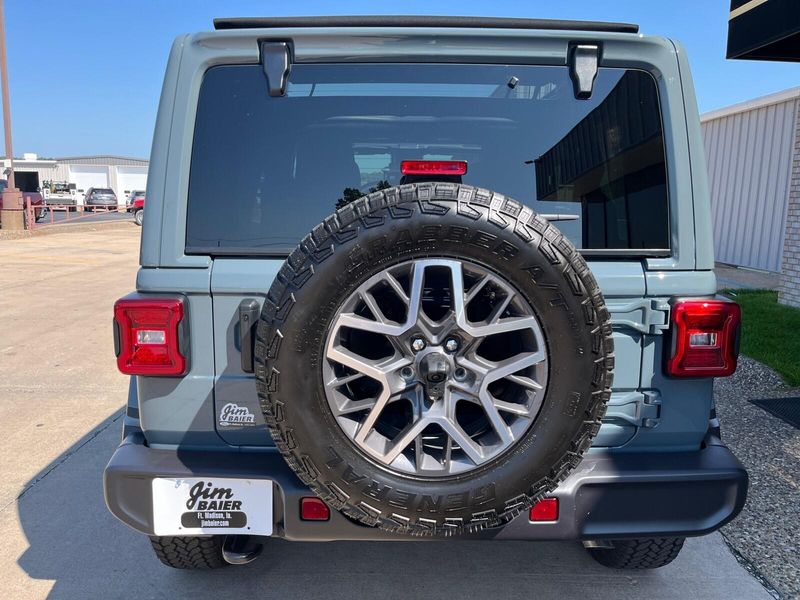 2024 Jeep Wrangler 4-door SaharaImage 11