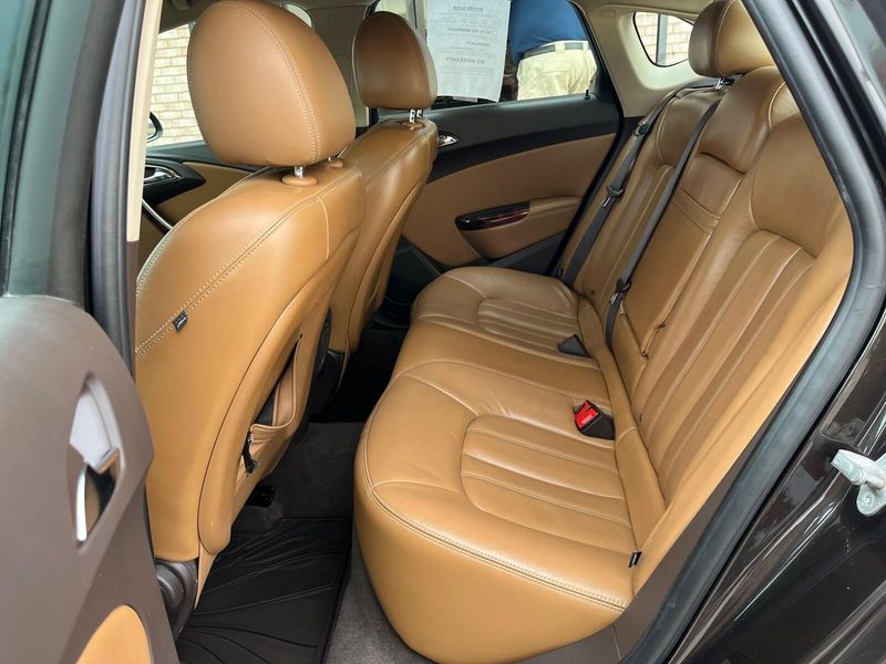 2012 Buick Verano Leather GroupImage 4