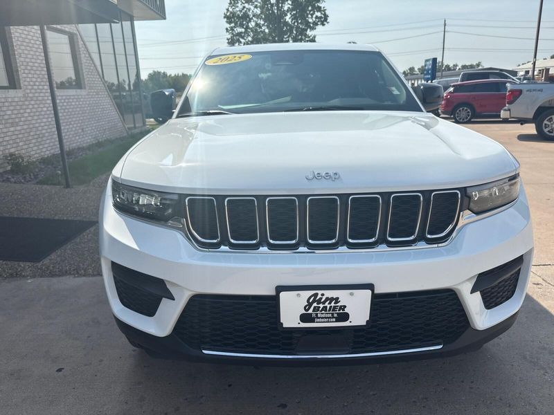 New 2025 Jeep Grand Cherokee Laredo X 4x4Image 6