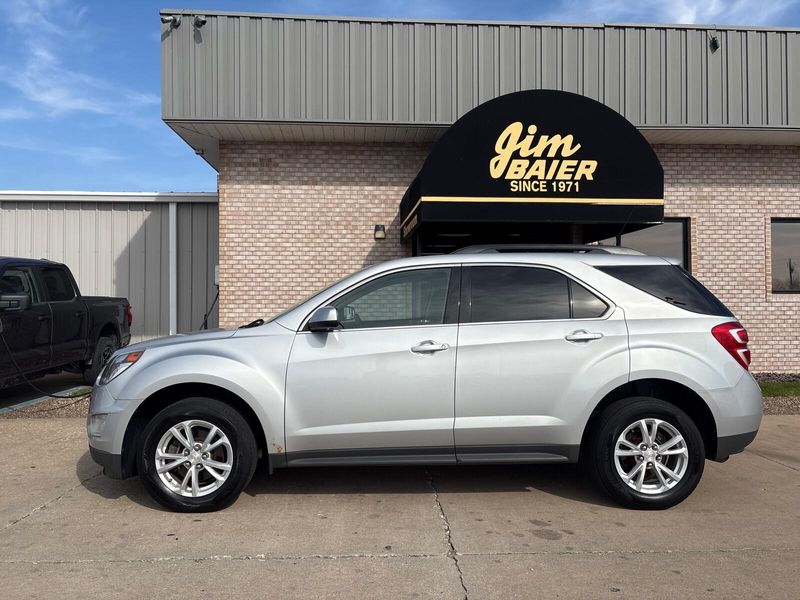 Used 2017 Chevrolet Equinox LTImage 2