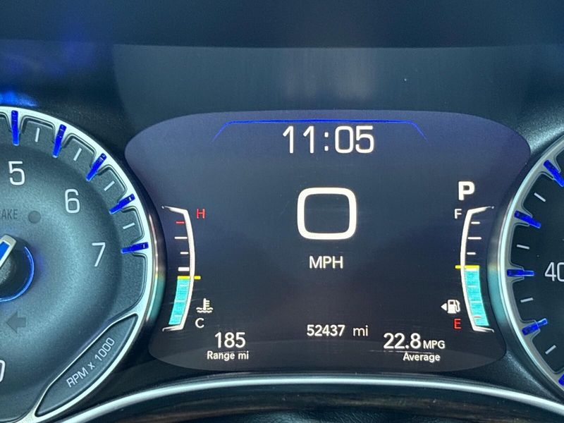 Used 2023 Chrysler Pacifica LimitedImage 17