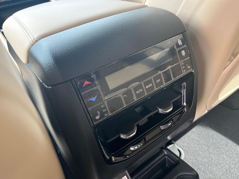 2025 Jeep Grand Cherokee L Limited 4x4Image 6