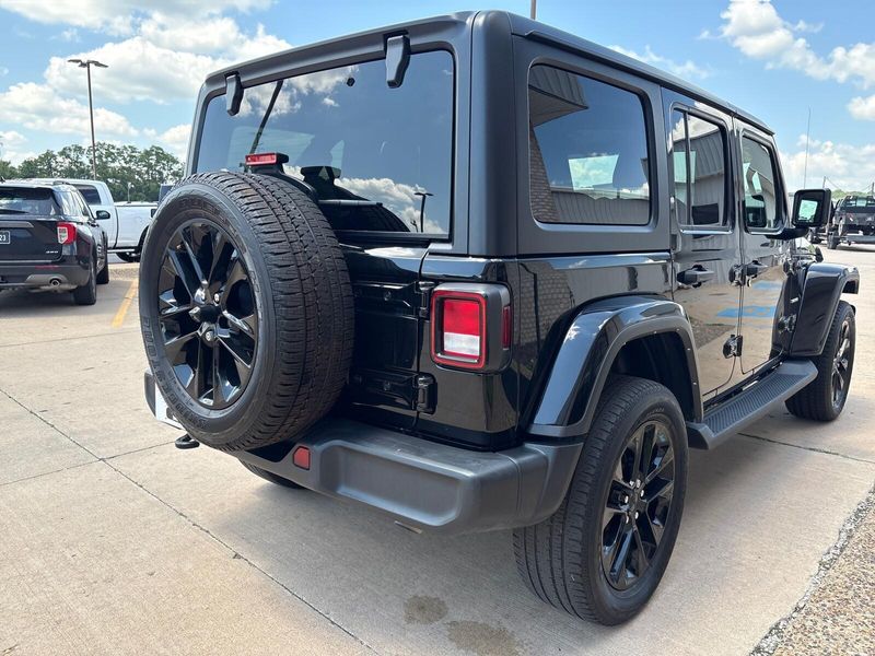 Used 2021 Jeep Wrangler Unlimited SaharaImage 9