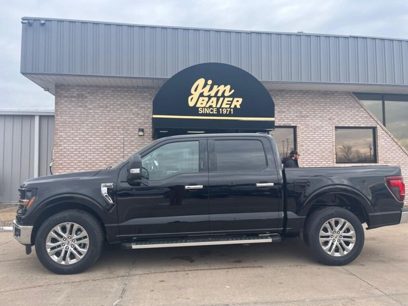 2024 Ford F-150 XLT photo 2