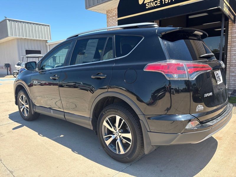Used 2018 Toyota RAV4 XLEImage 10