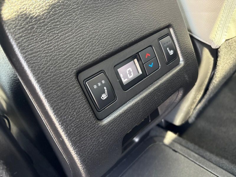 Used 2024 Mitsubishi Outlander PHEV SELImage 6