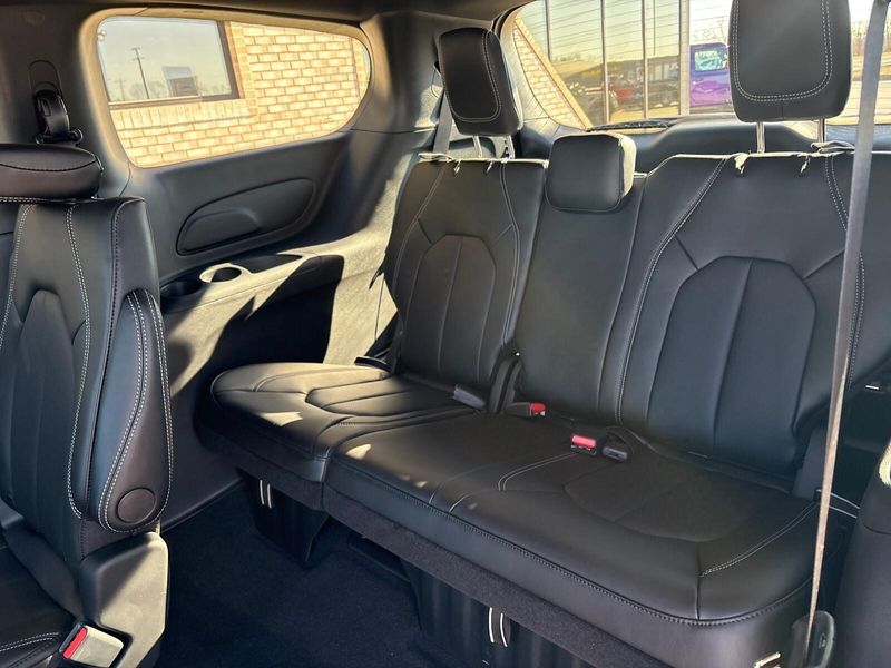 New 2026 Chrysler Pacifica SelectImage 5