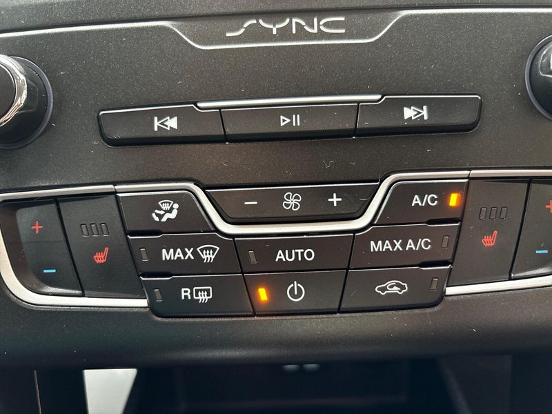 Used 2020 Ford Fusion SEImage 19