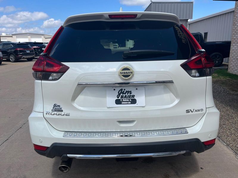 2019 Nissan Rogue SVImage 10