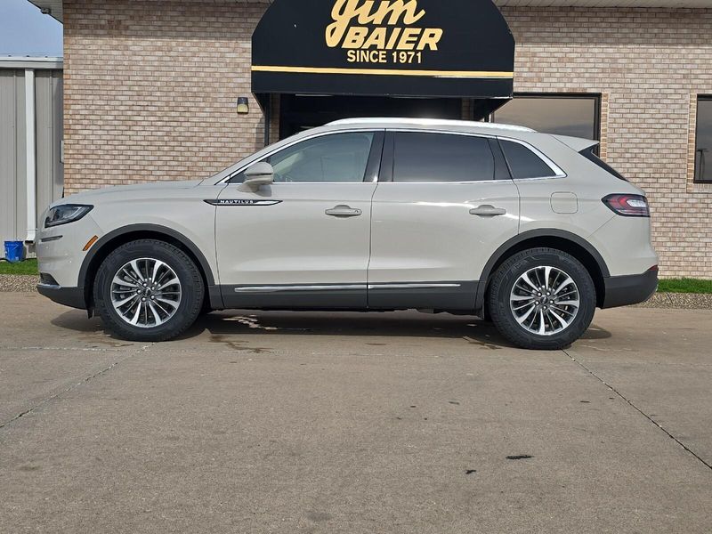 2022 Lincoln Nautilus StandardImage 2