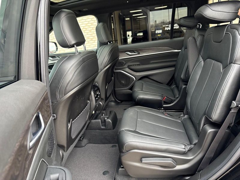 New 2026 Jeep Grand Cherokee L Limited Reserve 4x4Image 4