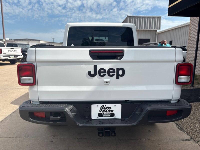 New 2025 Jeep Gladiator Nighthawk 4x4Image 9
