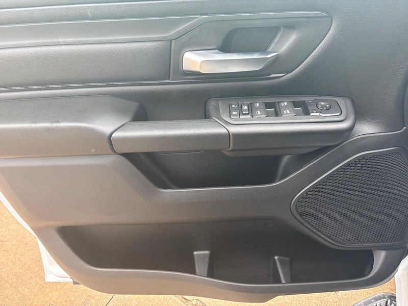 New 2027 RAM 1500 Express Crew Cab 4x4 5