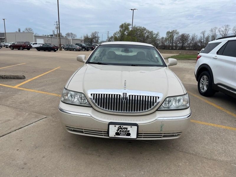 2003 Lincoln Town Car Cartier PremiumImage 2