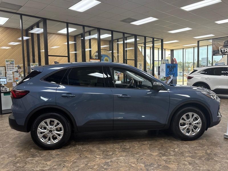 2025 Ford Escape Active photo 5
