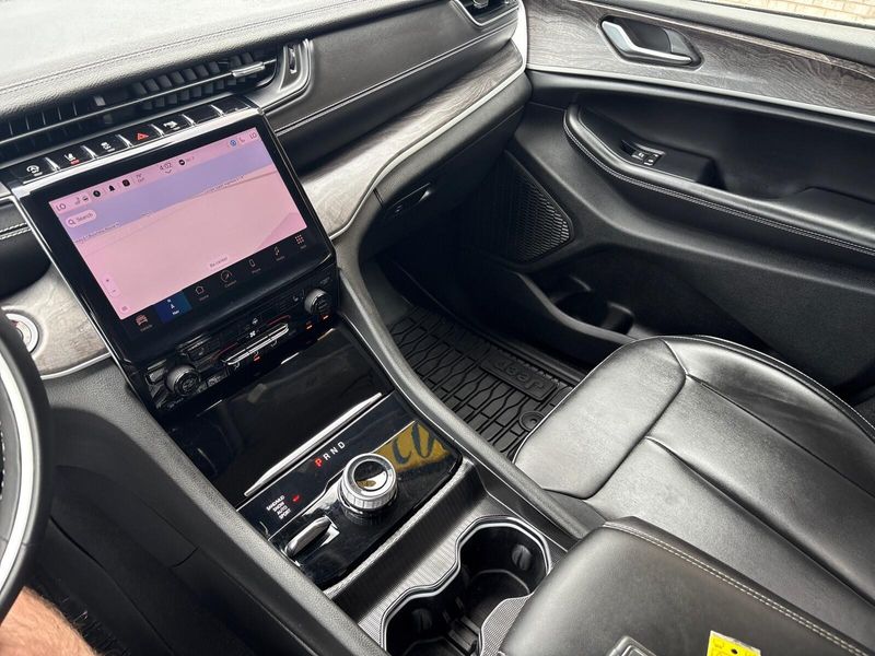 Used 2024 Jeep Grand Cherokee L LimitedImage 17
