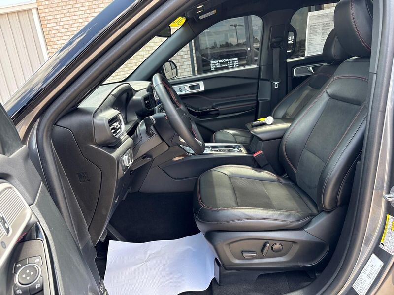 Used 2022 Ford Explorer ST-LineImage 3