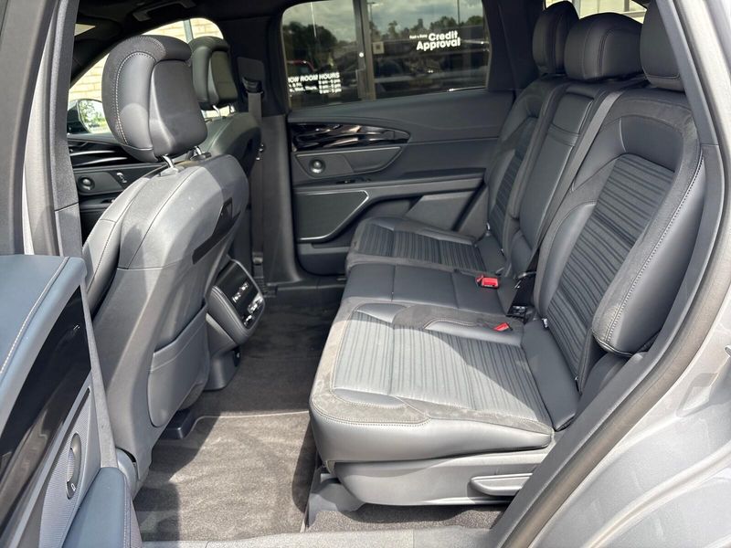 Used 2024 Lincoln Nautilus ReserveImage 4