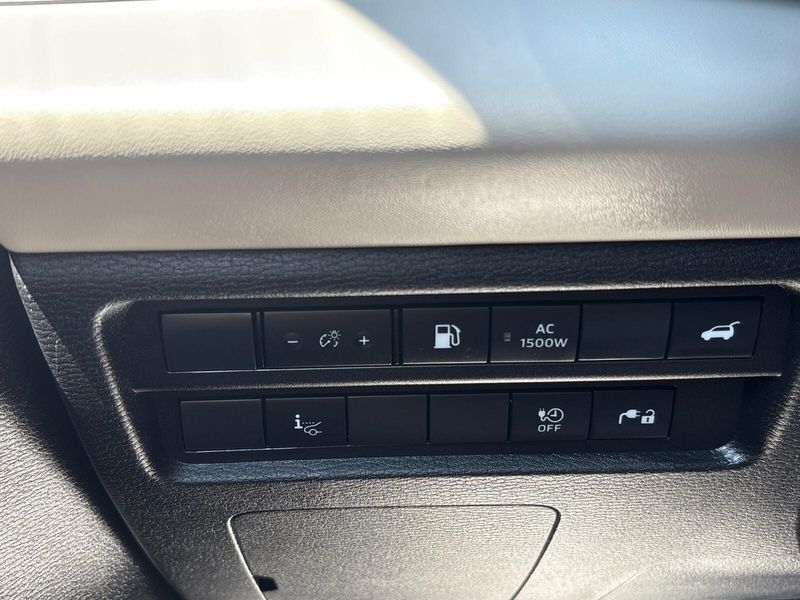 Used 2024 Mitsubishi Outlander PHEV SELImage 18