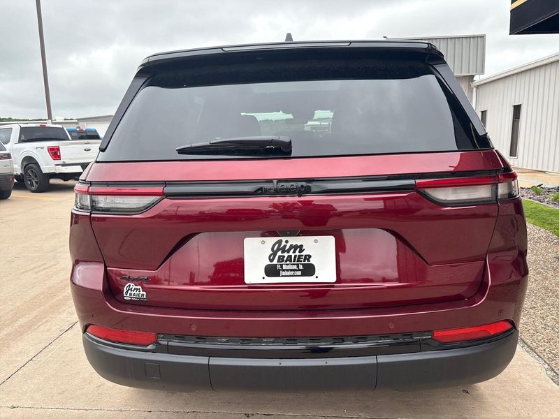 New 2025 Jeep Grand Cherokee Limited 4x4Image 9