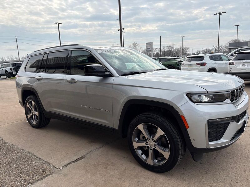New 2026 Jeep Grand Cherokee L Limited 4x4Image 9