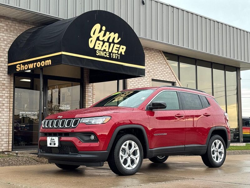 2025 Jeep Compass Latitude 4x4Image 1