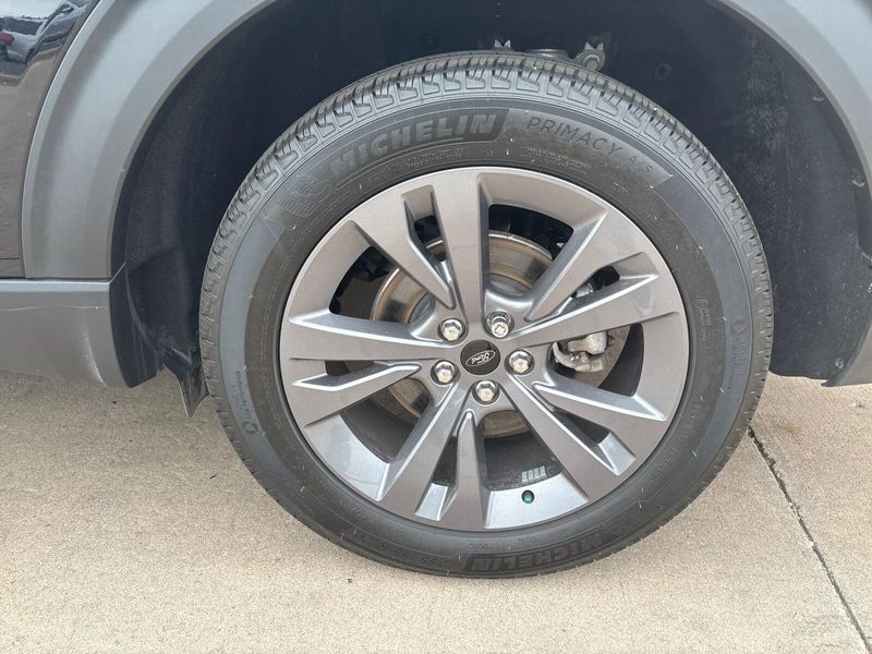 2024 Ford Explorer XLTImage 13