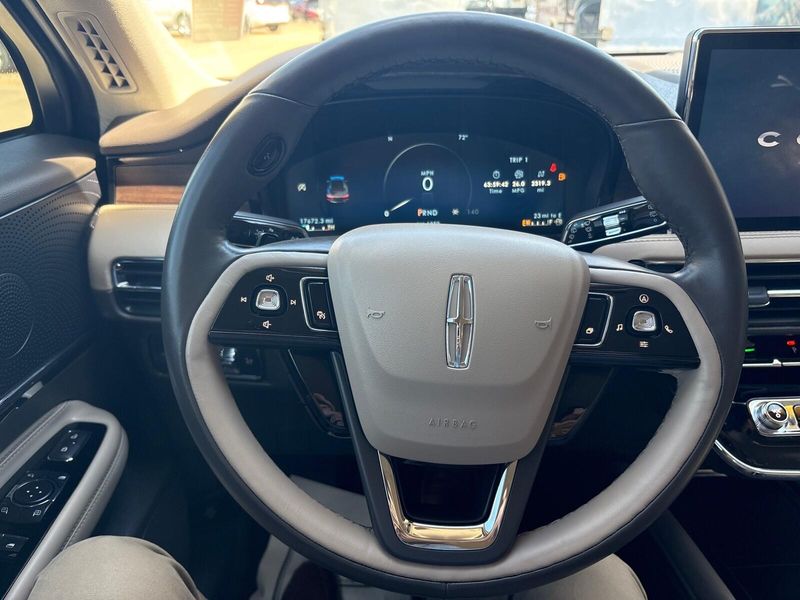 Used 2023 Lincoln Corsair ReserveImage 14